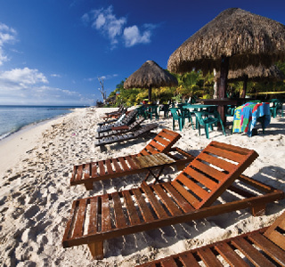 Cozumel-Chaises longues sur la plage