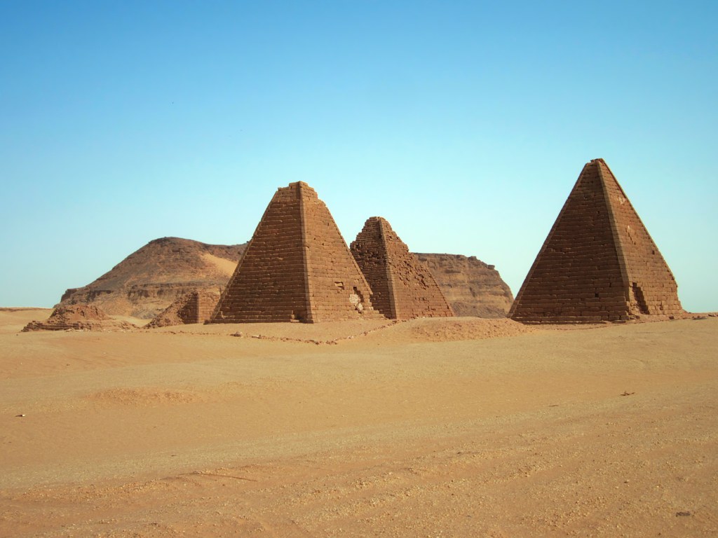 Pyramides du monde : Karima, Soudan
