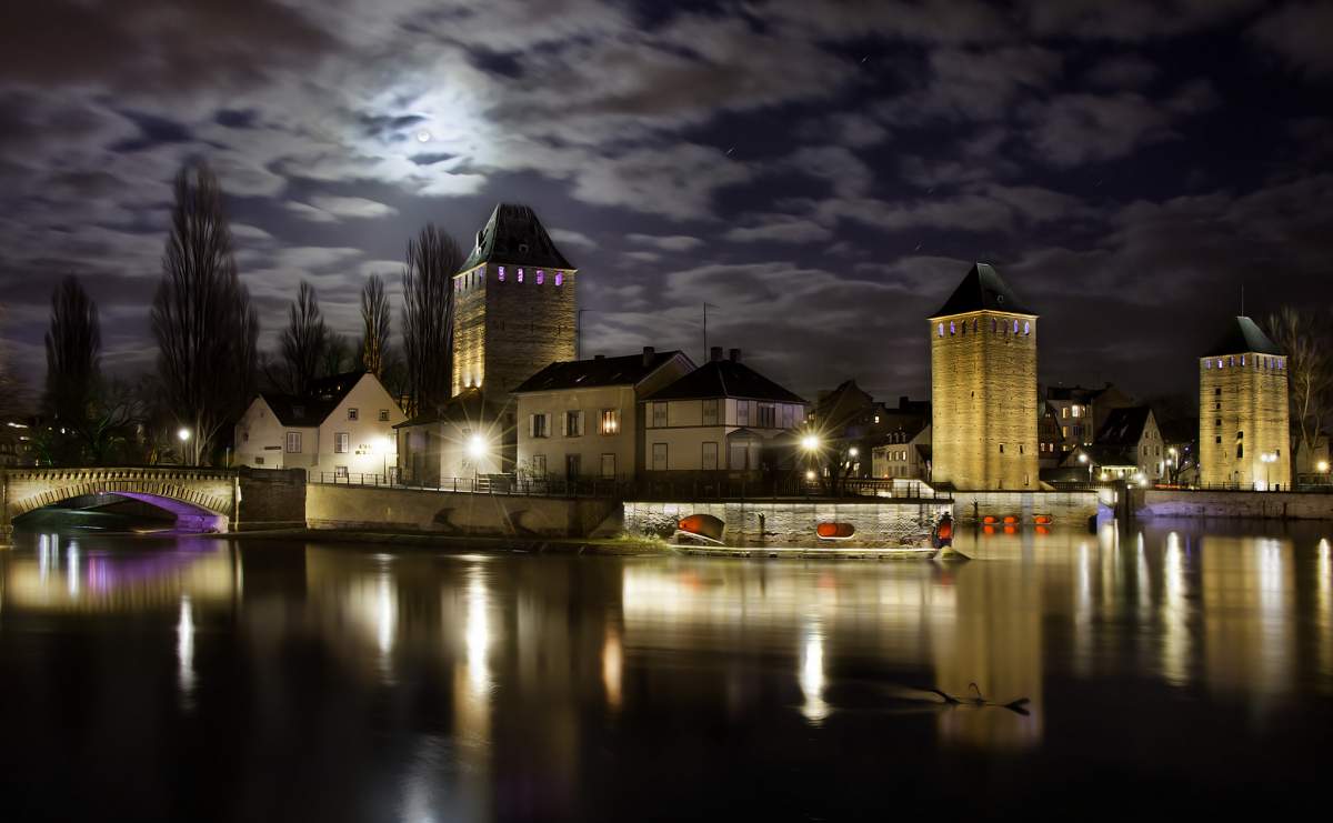 Ponts couverts de nuit à Strasbourg