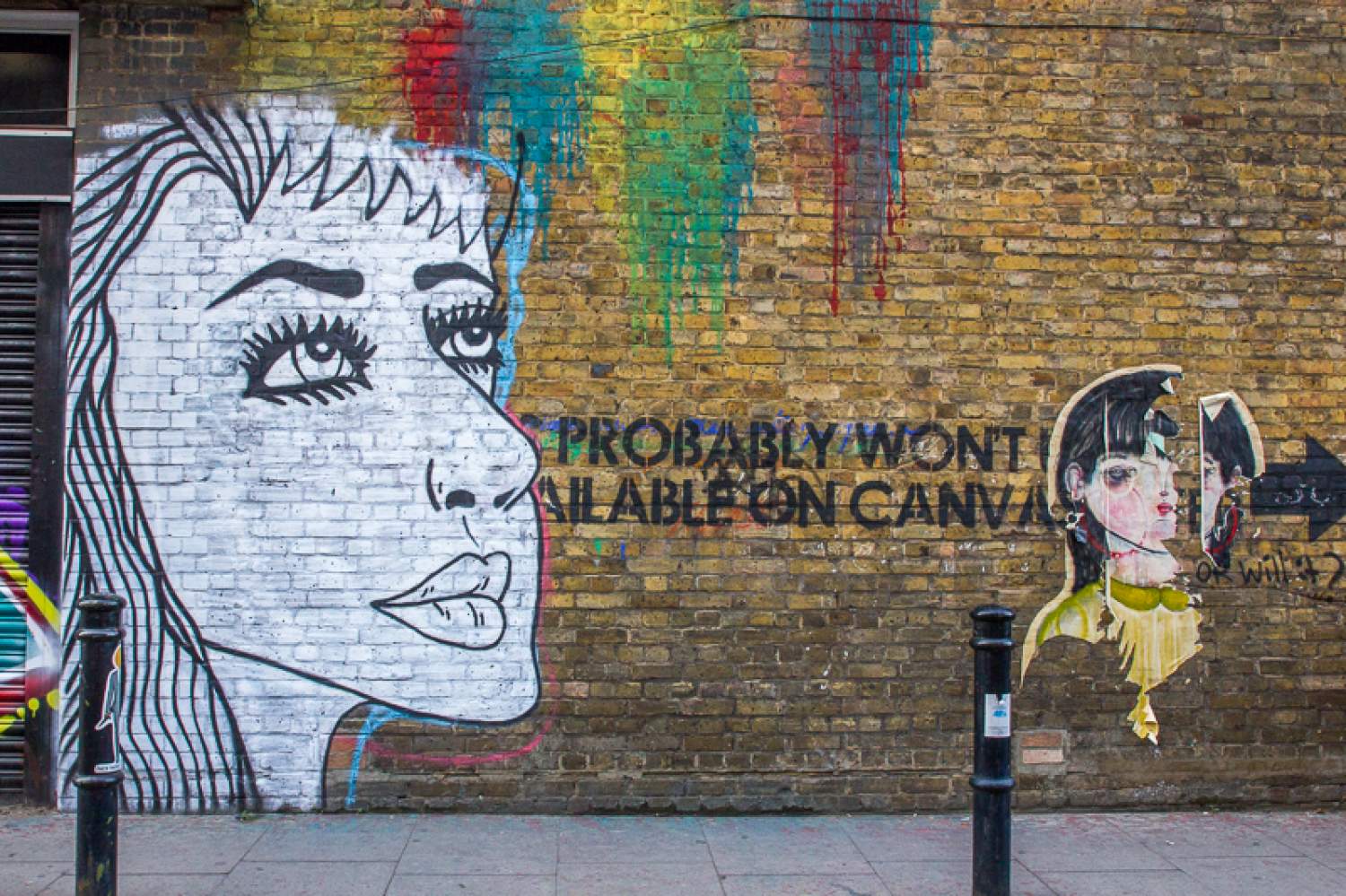 Filles en graffiti et imprimé, Londres: "Probably won't be available on canvas"