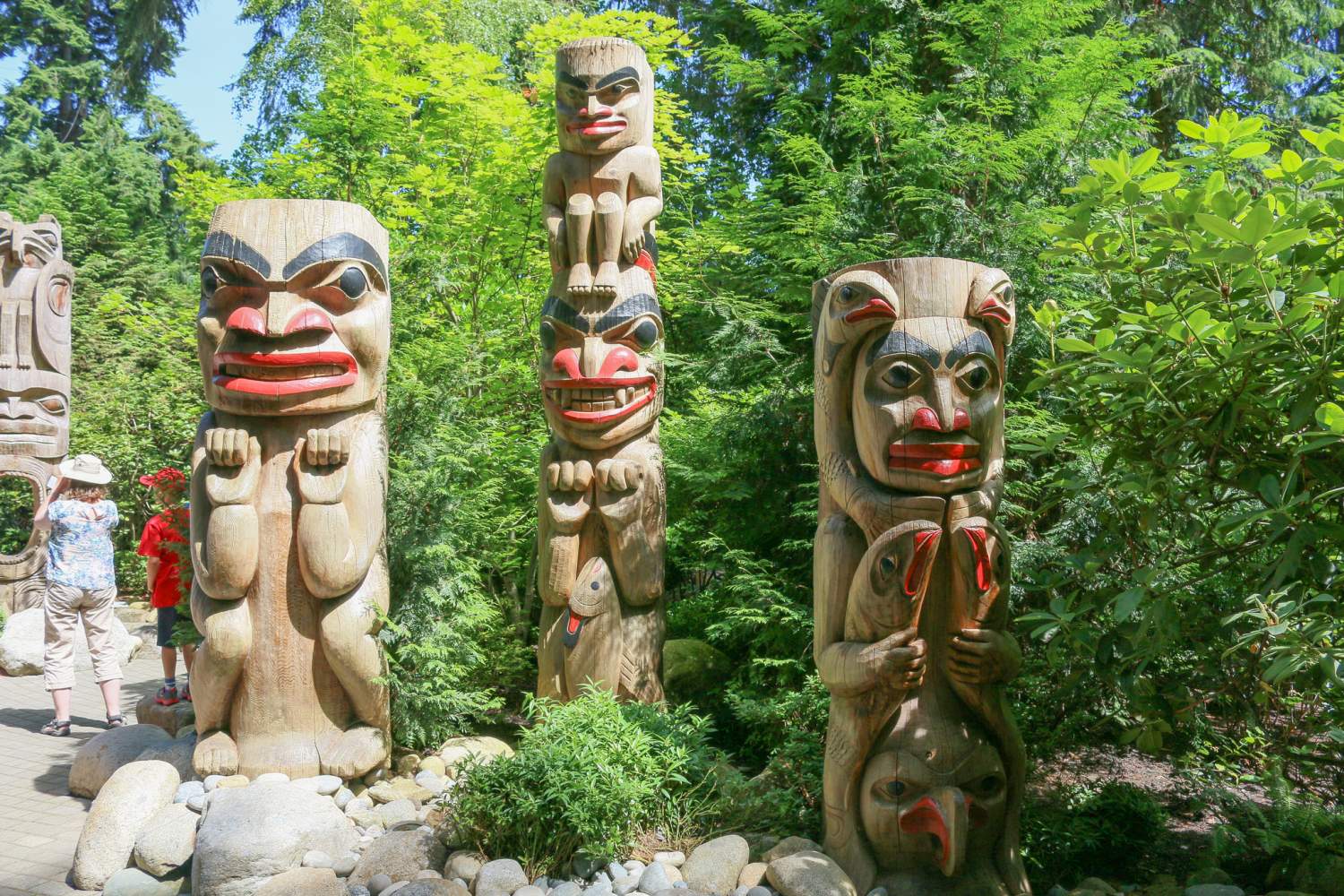 Capilano Suspension Bridge Park totem poles, Vancouver | #ExperienceTransat  – Memories of Transat Holidays travelers