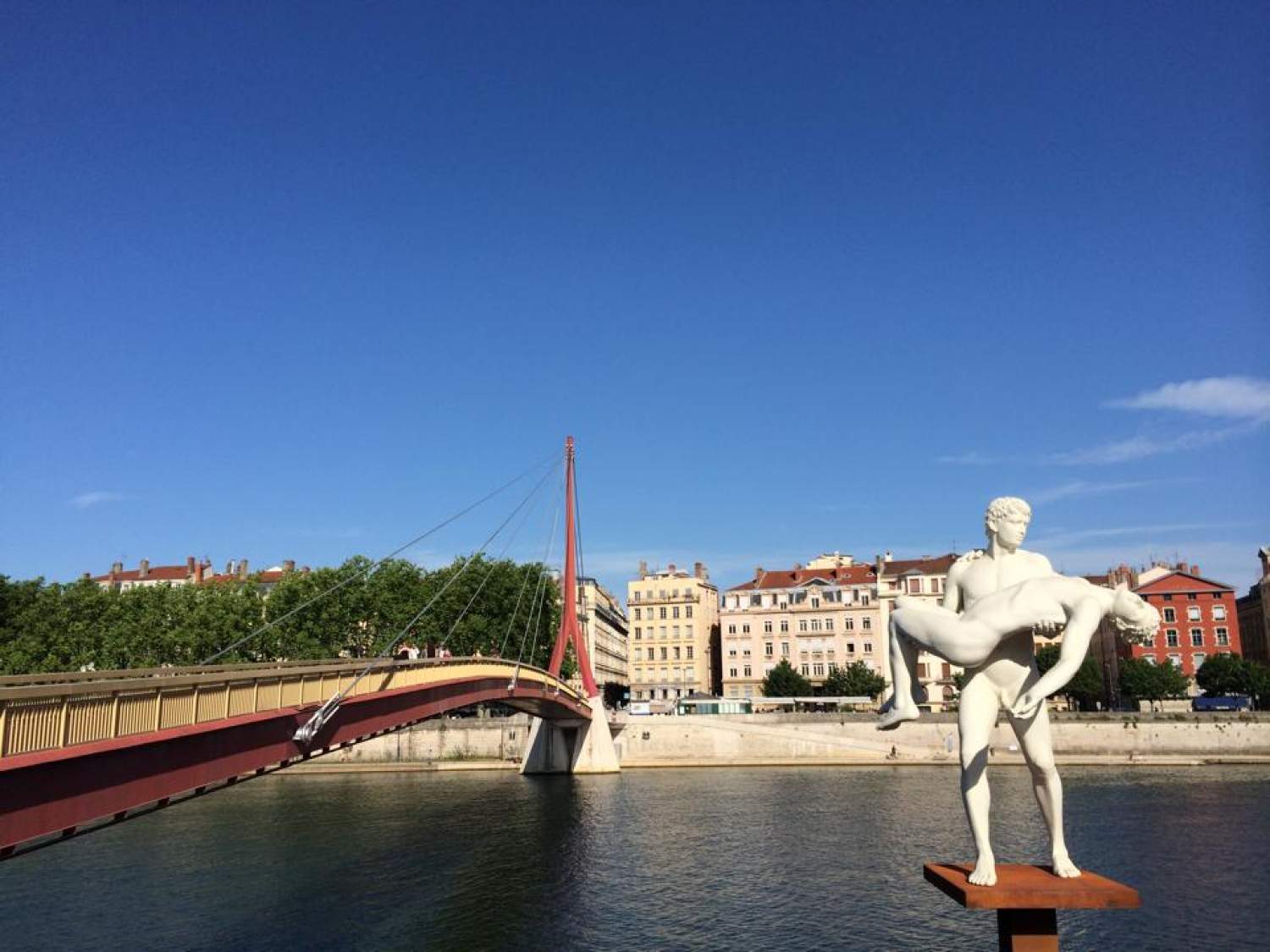 Statue de Lyon "Le poids de soi", France