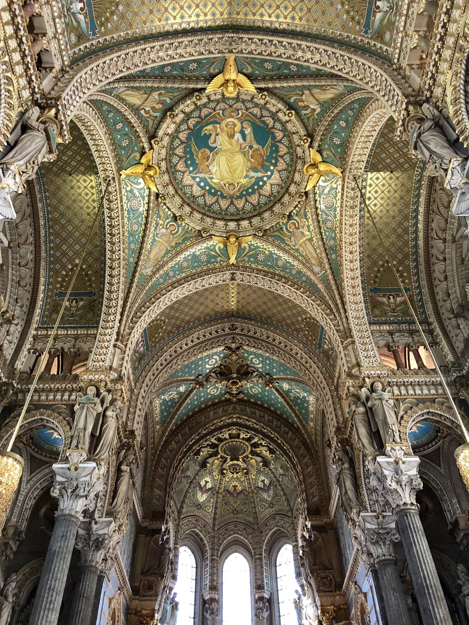 Magnifique plafond de la Basilique Notre-Dame de Fourvière, Lyon